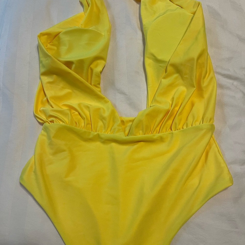 Yellow bathing suit - Picture 4 of 6